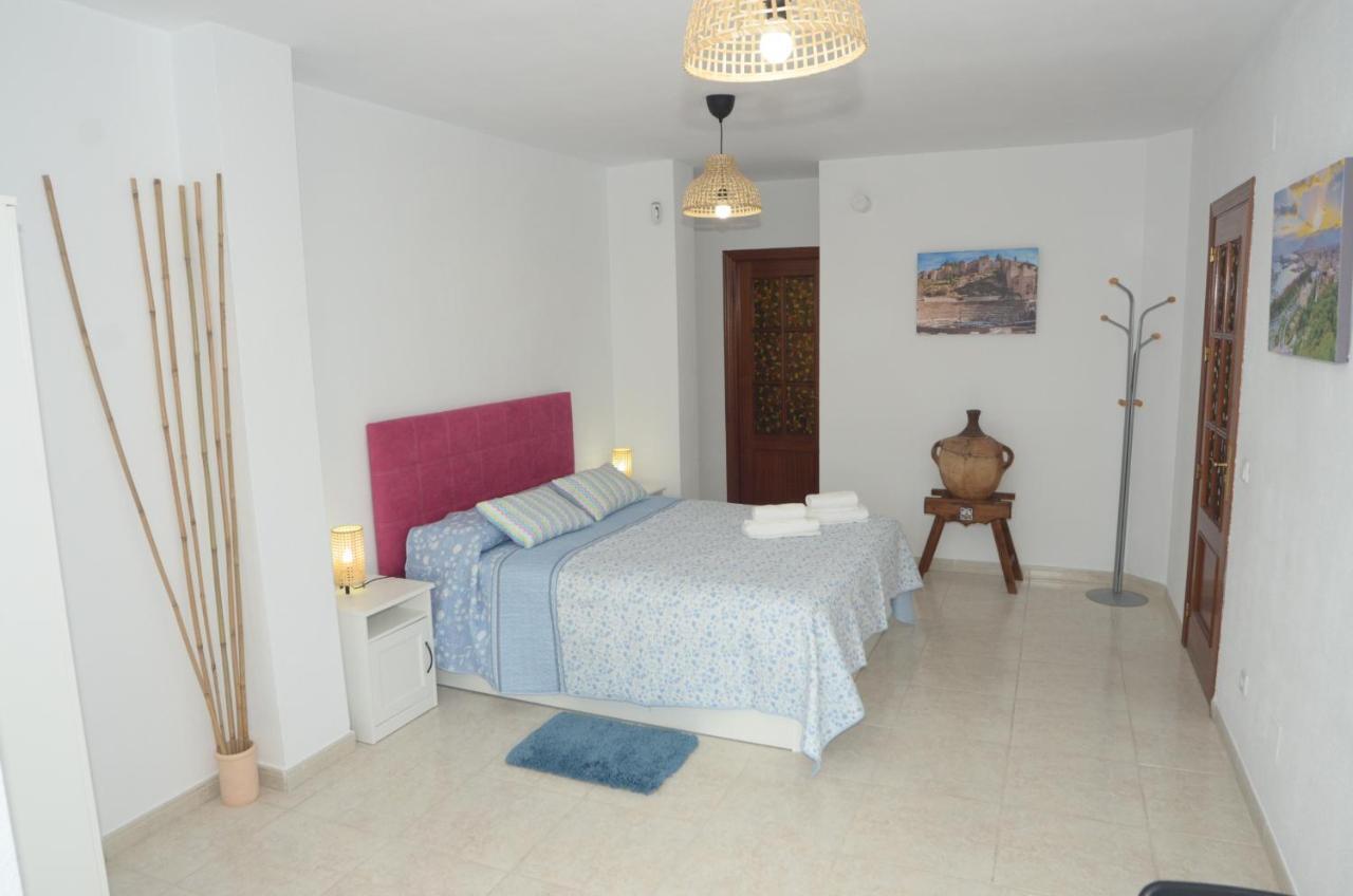 Habitacion Grande Con Terraza Privada, Malaga Centro Buitenkant foto