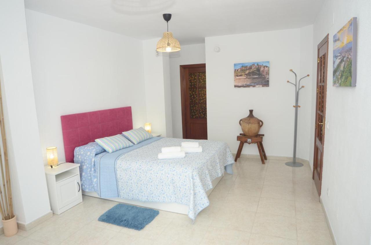 Habitacion Grande Con Terraza Privada, Malaga Centro Buitenkant foto