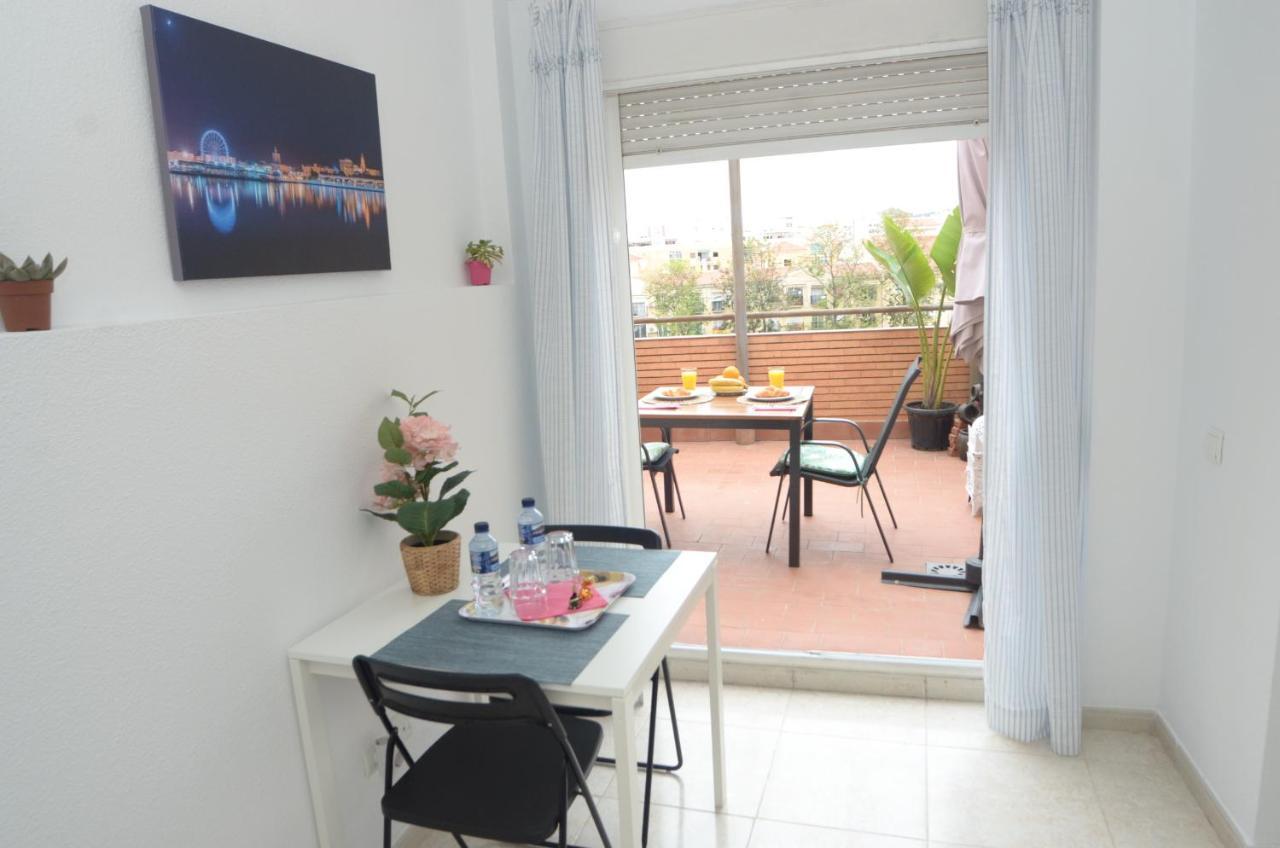 Habitacion Grande Con Terraza Privada, Malaga Centro Buitenkant foto